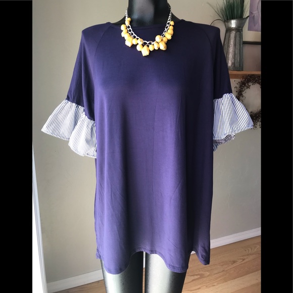 egs Tops - 🌸NWOT 1X Navy Bell Sleeve top🌸
